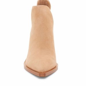 🍁 SOLD 🍁 NWT Vince Camuto Gigietta  Bootie 11🍁
